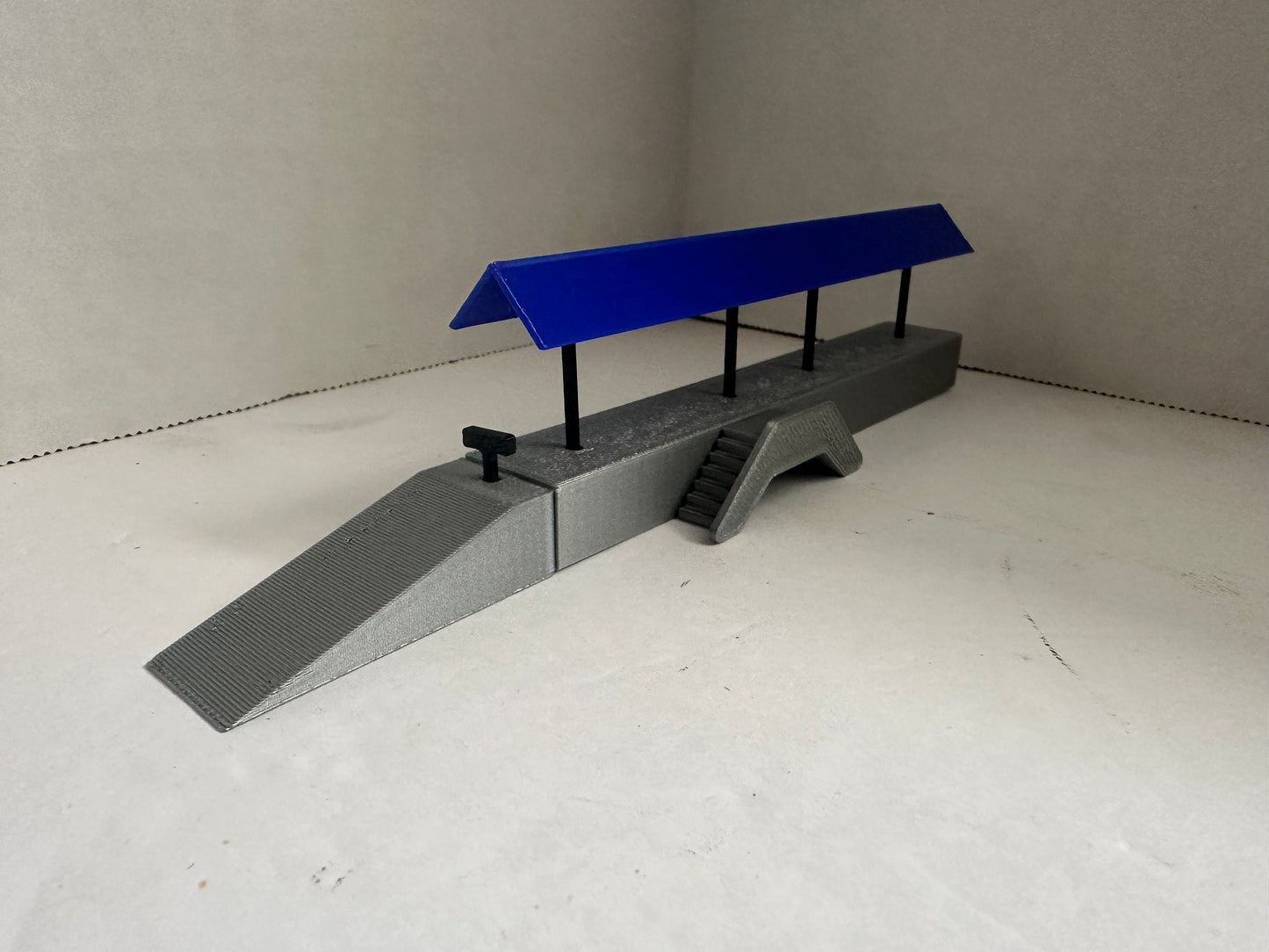 N - Scale Passenger Platform Kit for 1:160 Model Railroad Train Scenery Building Loading Dock