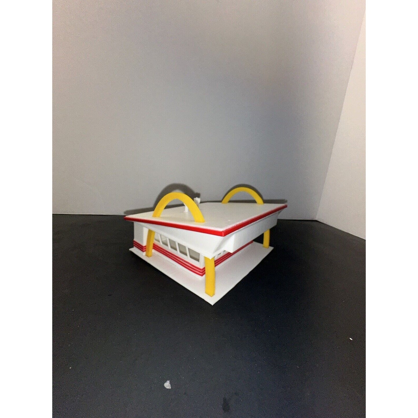 HO Scale Fast Food Chain Restaurant Drive Thru 1:87 Building Mcdonald's Colored