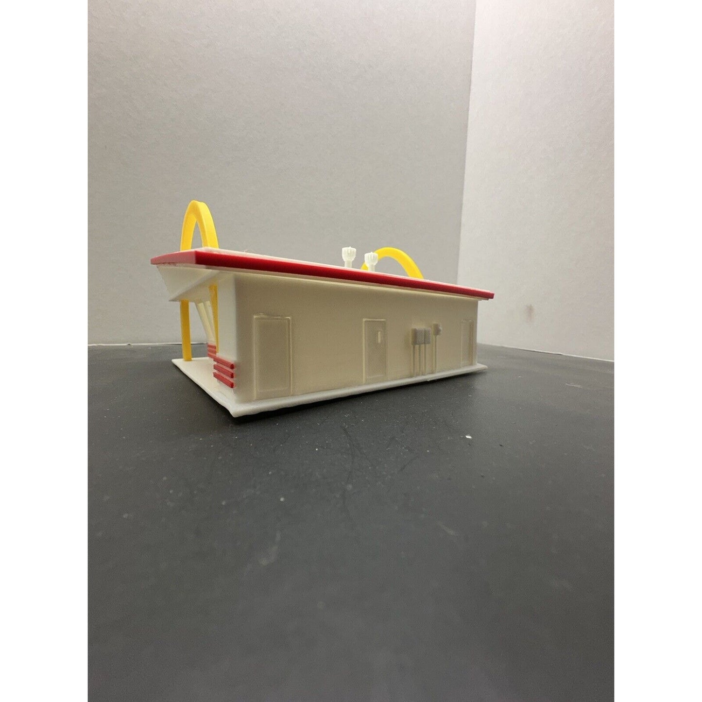 HO Scale Fast Food Chain Restaurant Drive Thru 1:87 Building Mcdonald's Colored