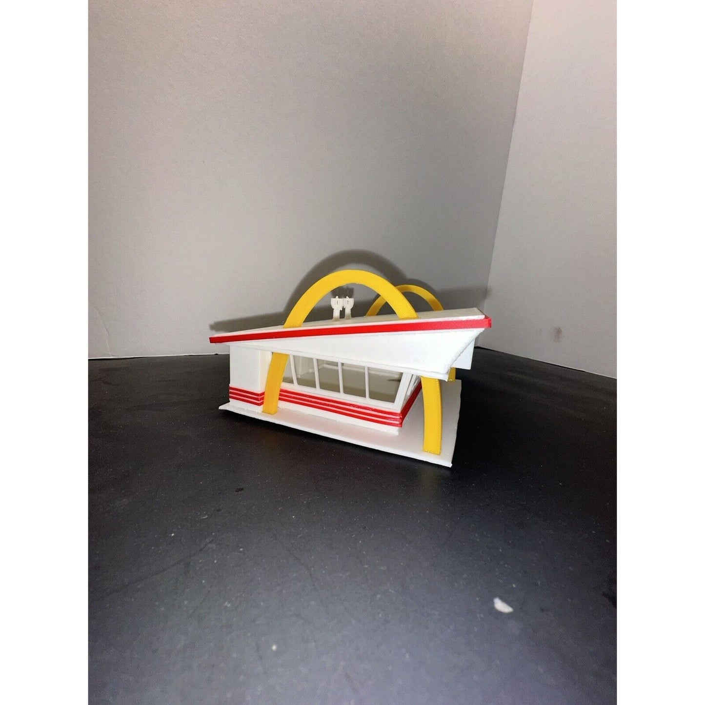 HO Scale Fast Food Chain Restaurant Drive Thru 1:87 Building Mcdonald's Colored