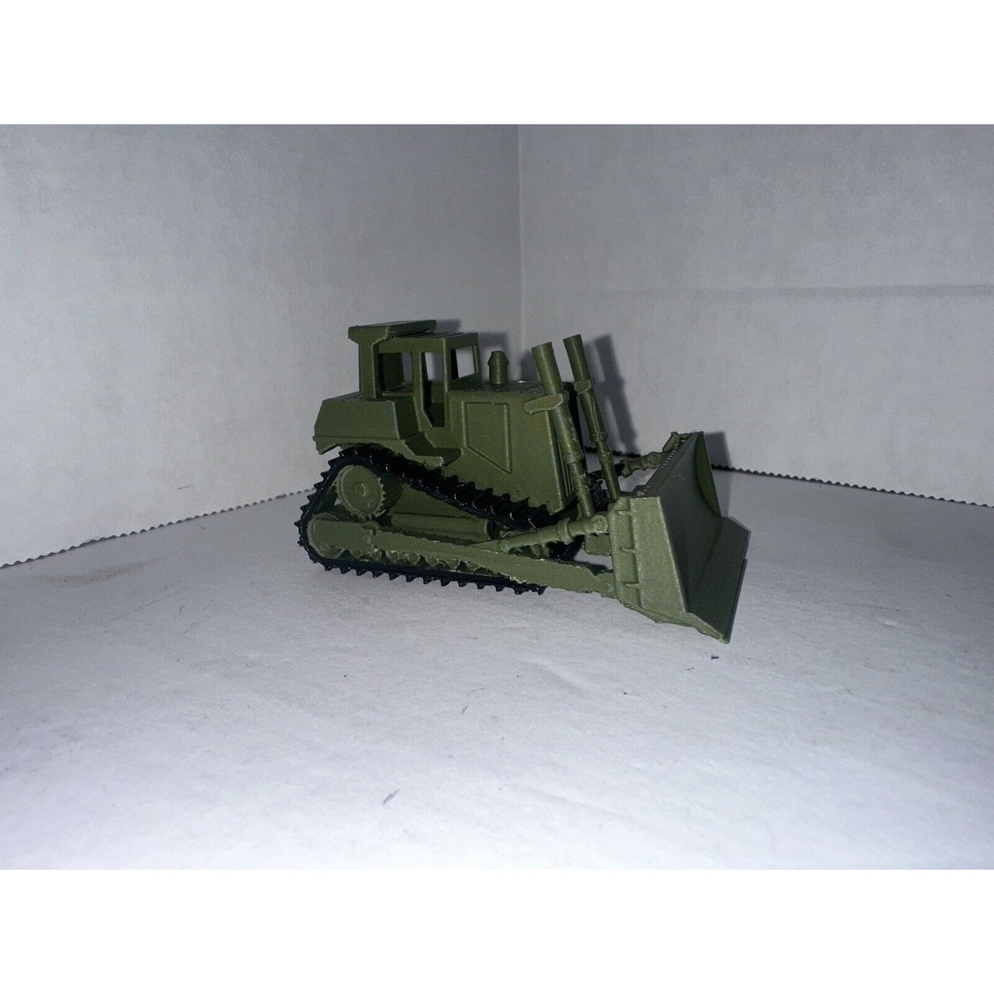 HO Scale High Track Dozer / Military Construction Bulldozer 1:87 Train Scenery