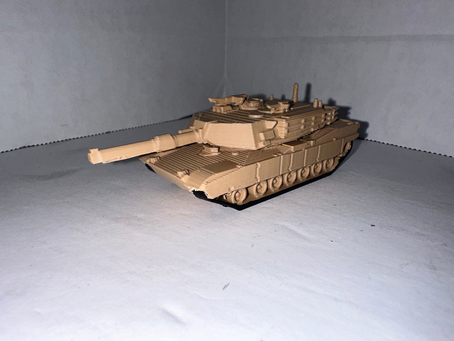 HO Scale M1A1 Tank Detailed 1:87 Military Vehicle US Army Desert Tan Train Scenery Background Model