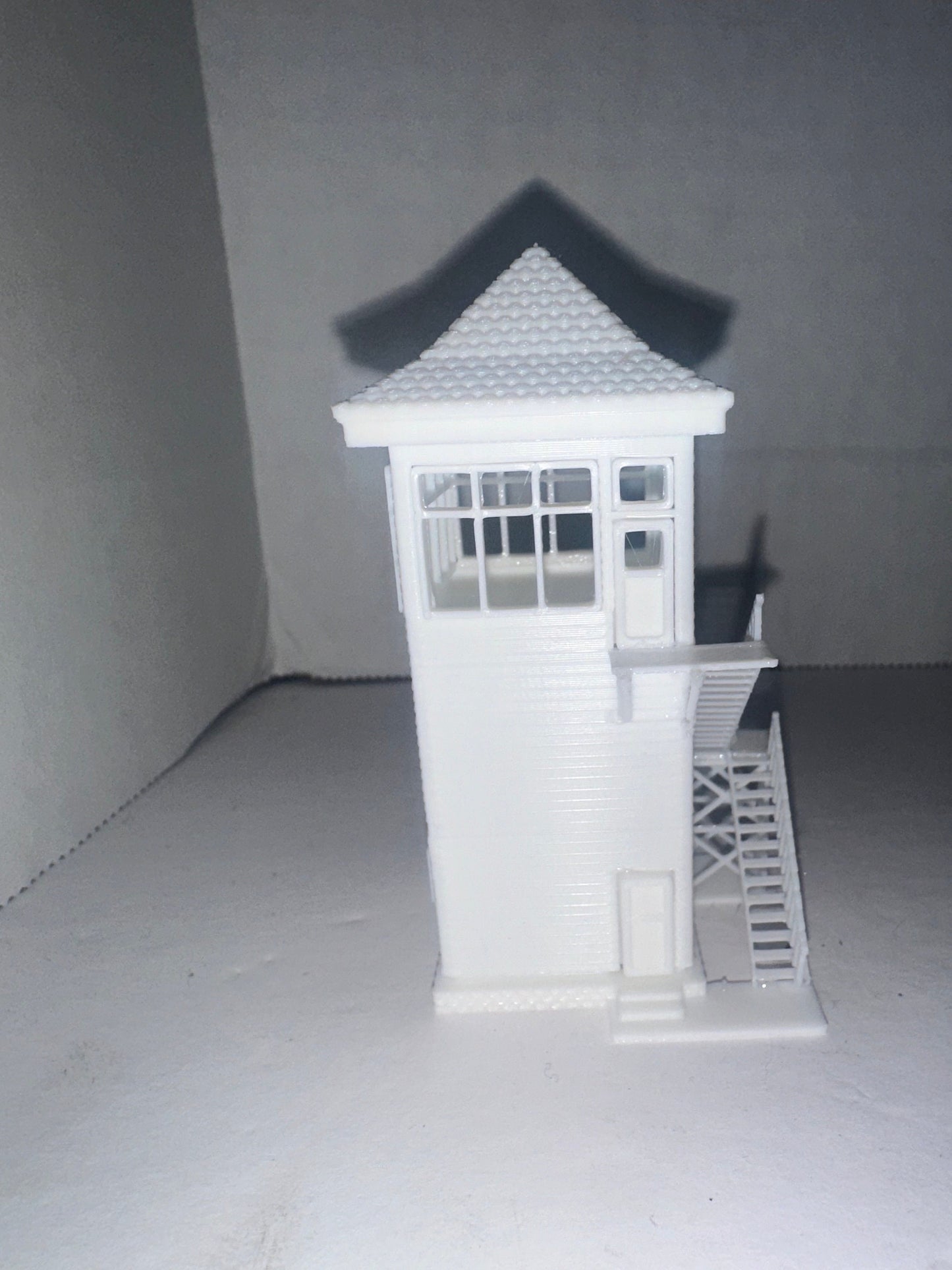 N - Scale Train Signal Tower / Railyard Control Building 1:160 Detailed White (Unpainted) City / Town Scenery