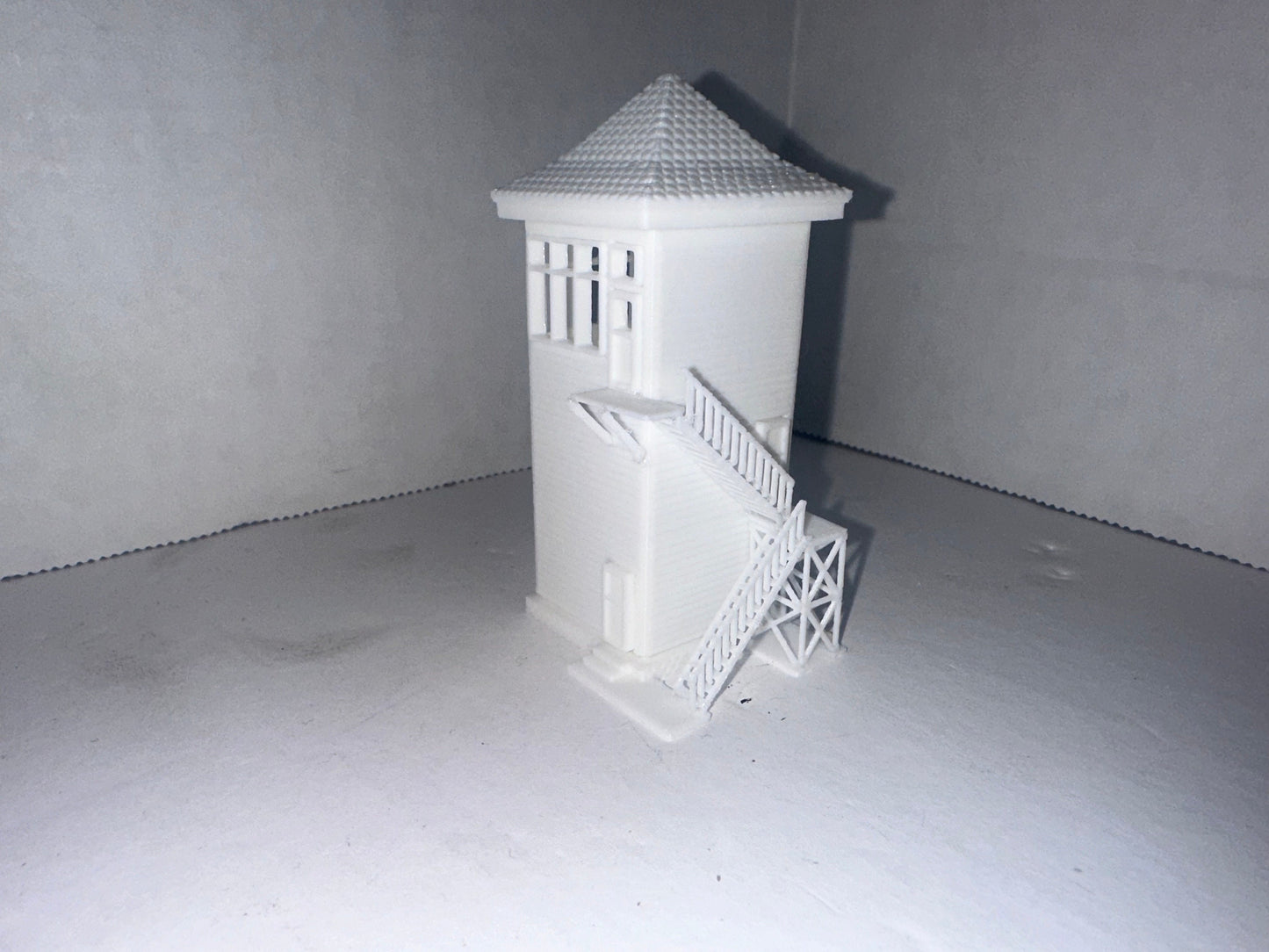 N - Scale Train Signal Tower / Railyard Control Building 1:160 Detailed White (Unpainted) City / Town Scenery