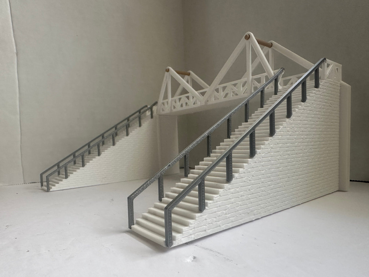 HO Scale Pedestrian Bridge / Walkway 2 Track 1:87 Detailed Urban Train Scenery / City Buildings / Diorama