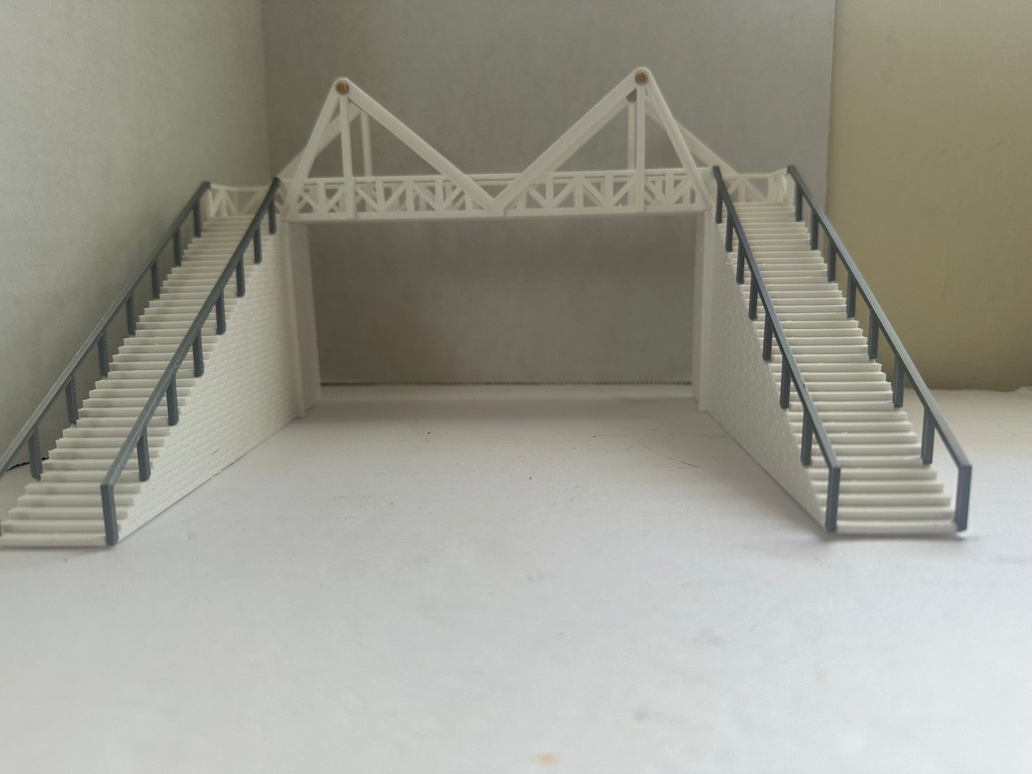 HO Scale Pedestrian Bridge / Walkway 2 Track 1:87 Detailed Urban Train Scenery / City Buildings / Diorama