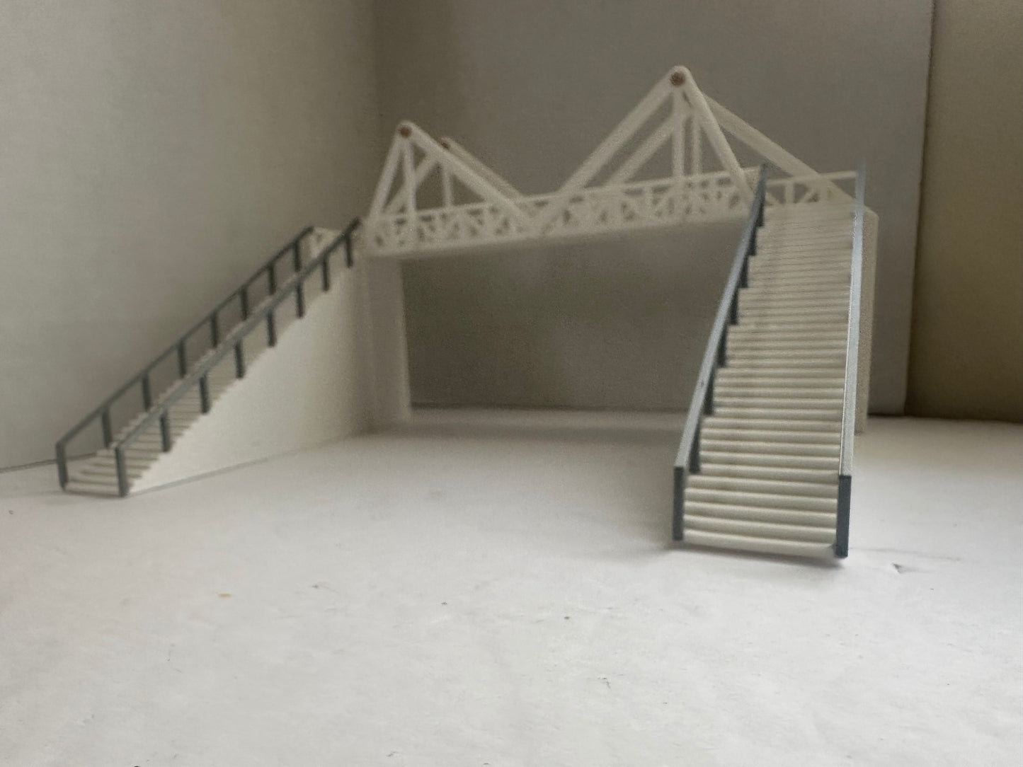 HO Scale Pedestrian Bridge / Walkway 2 Track 1:87 Detailed Urban Train Scenery / City Buildings / Diorama