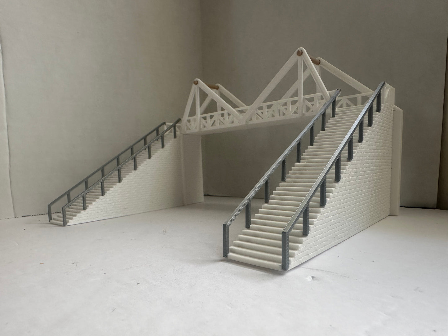 HO Scale Pedestrian Bridge / Walkway 2 Track 1:87 Detailed Urban Train Scenery / City Buildings / Diorama