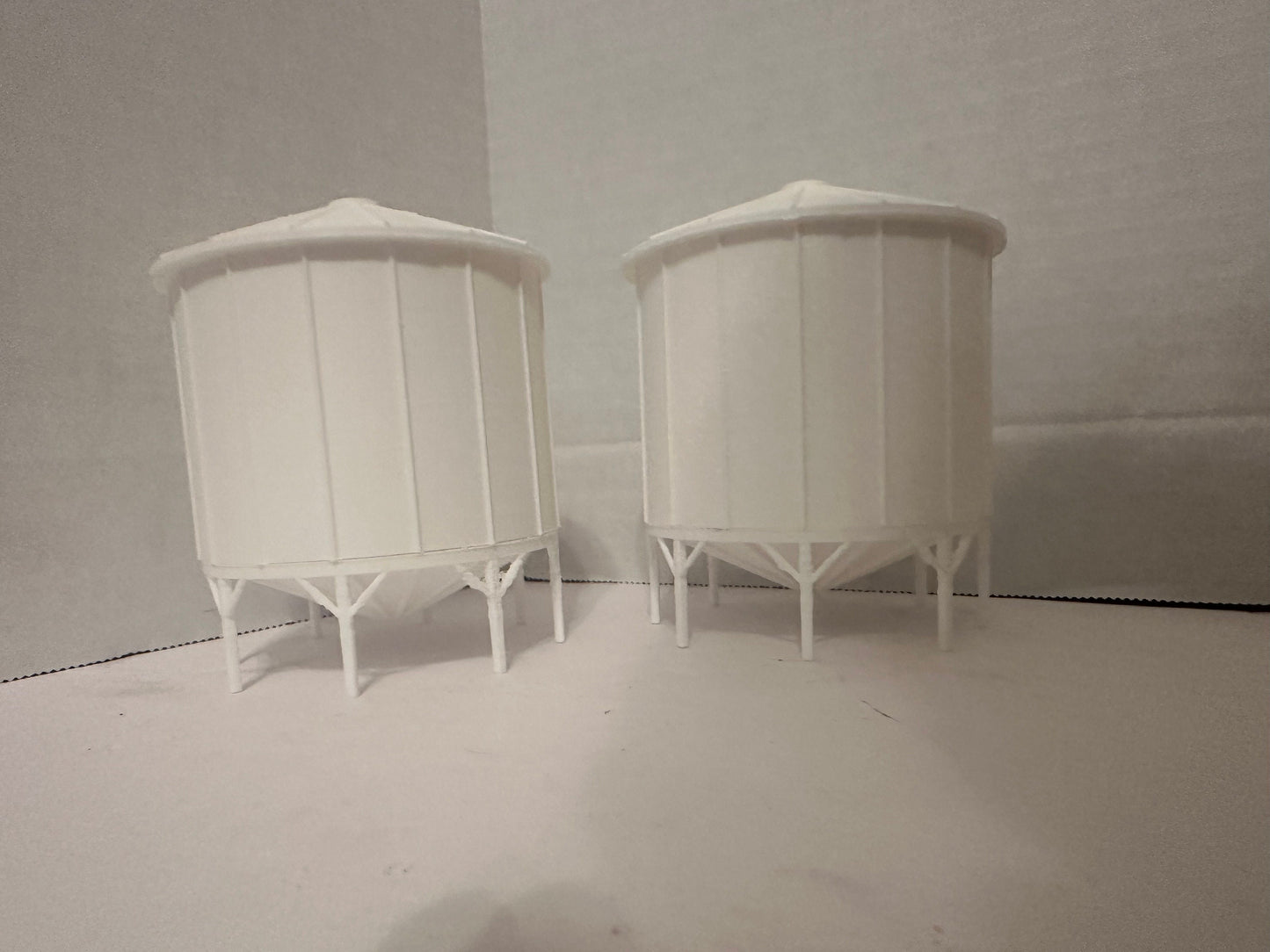 HO Scale Grain Bin Dryer / Farm Storage 2-Pack Detailed Model 1:87 Train Scenery / Industrial Buildings