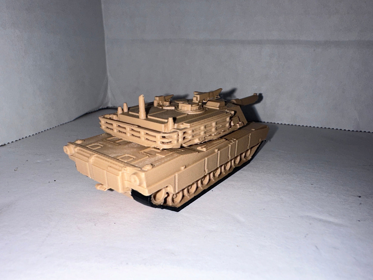 HO Scale M1A1 Tank Detailed 1:87 Military Vehicle US Army Desert Tan Train Scenery Background Model