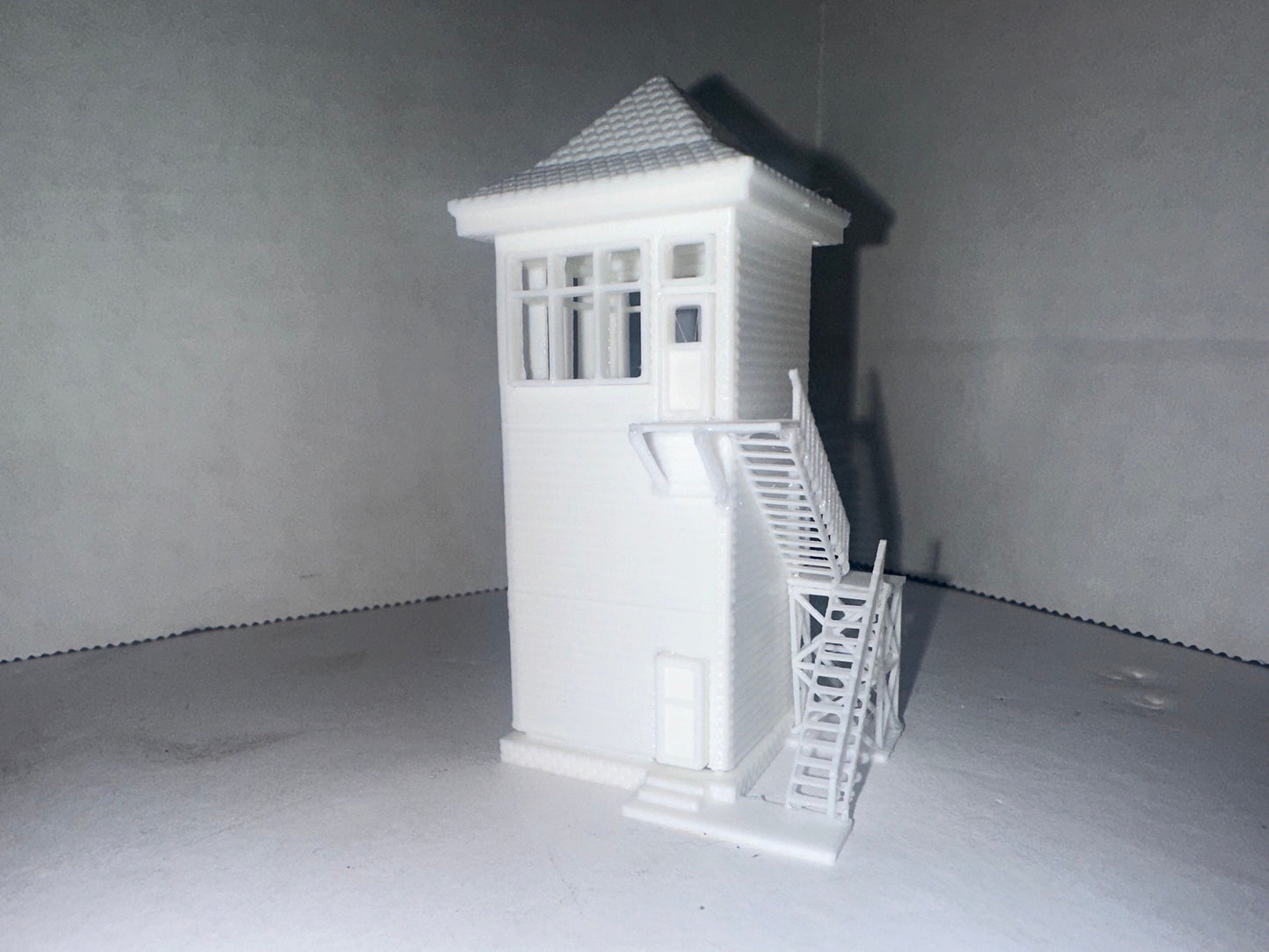 N - Scale Train Signal Tower / Railyard Control Building 1:160 Detailed White (Unpainted) City / Town Scenery