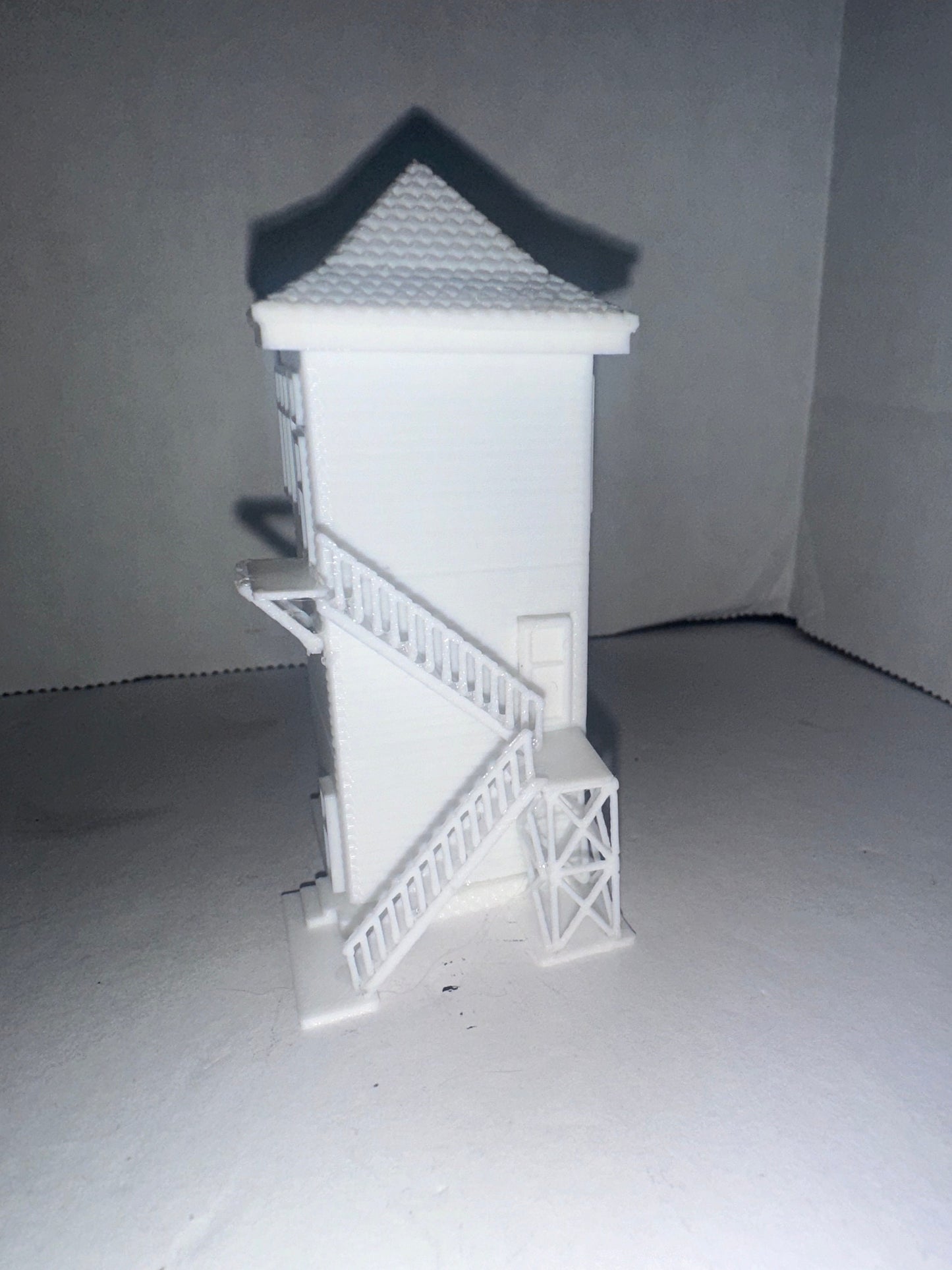 N - Scale Train Signal Tower / Railyard Control Building 1:160 Detailed White (Unpainted) City / Town Scenery