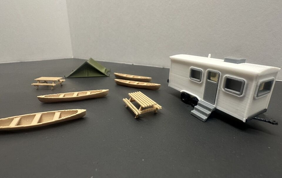 HO Scale Camping Set with 1:87 Camper / Mobile Home RV, Canoes, Tent & Picnic Tables Outdoor Diorama