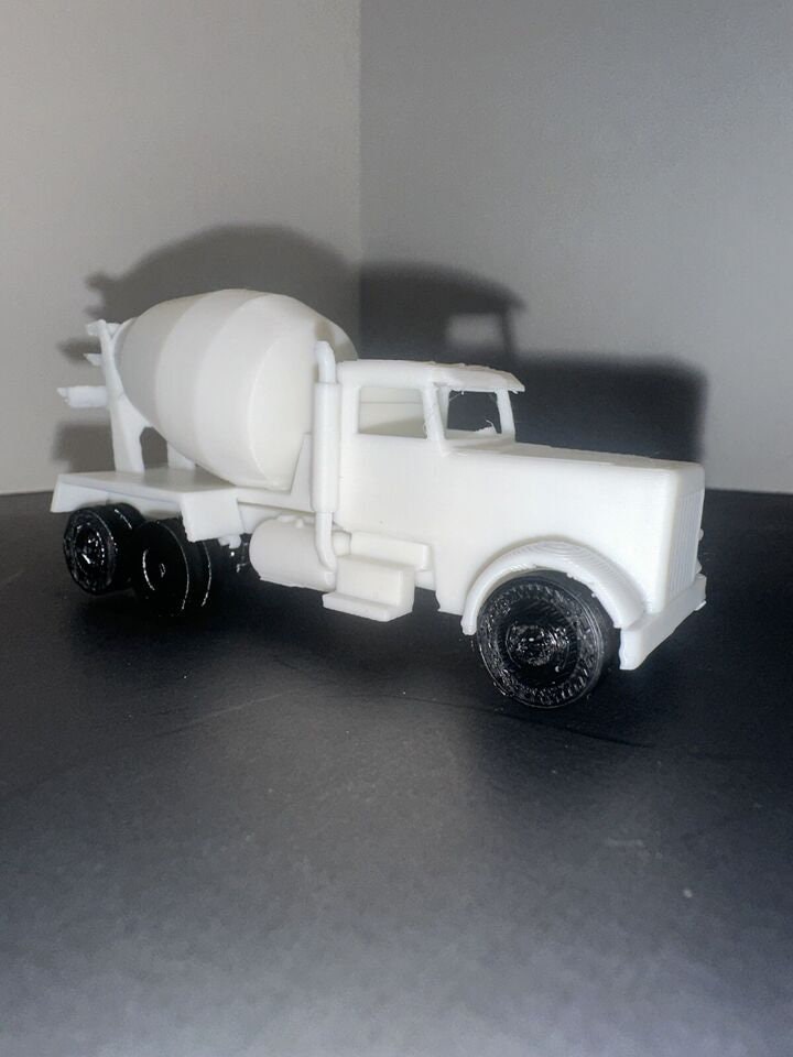 HO - Scale Cement Truck / Concrete Mixer 1:87 Construction Vehicle Semi White