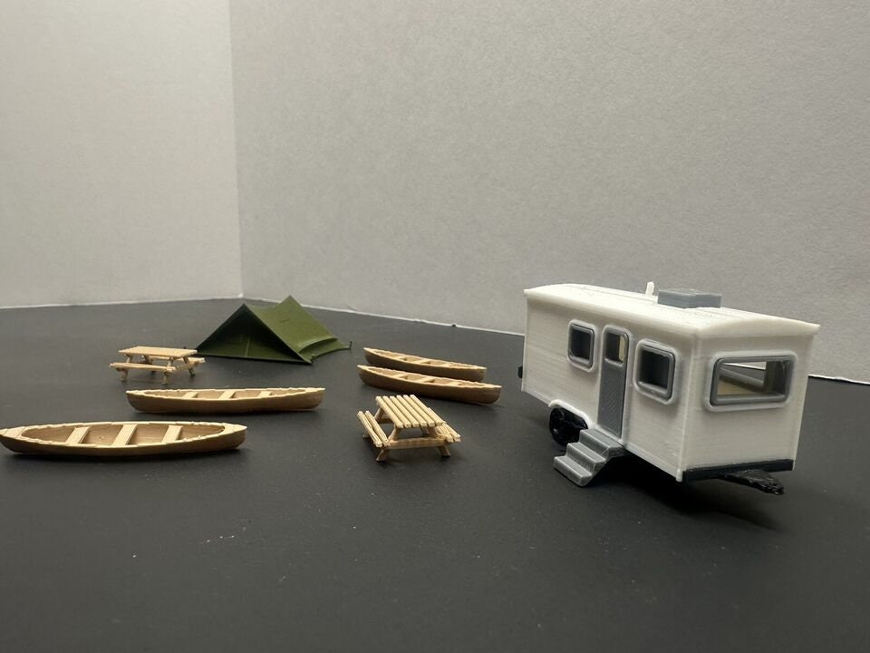 HO Scale Camping Set with 1:87 Camper / Mobile Home RV, Canoes, Tent & Picnic Tables Outdoor Diorama