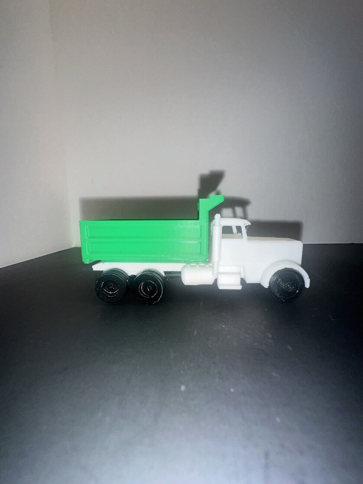 HO Scale Dump Truck Tandem Axle Construction Vehicle White 1:87 Semi Truck High Detail