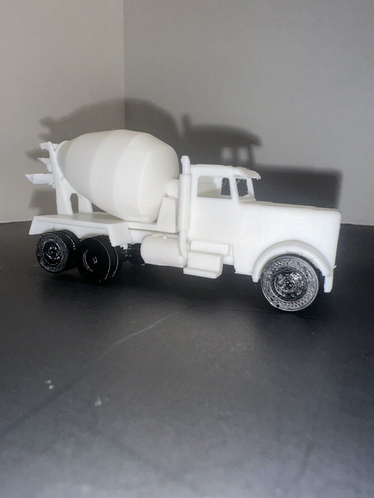 HO - Scale Cement Truck / Concrete Mixer 1:87 Construction Vehicle Semi White