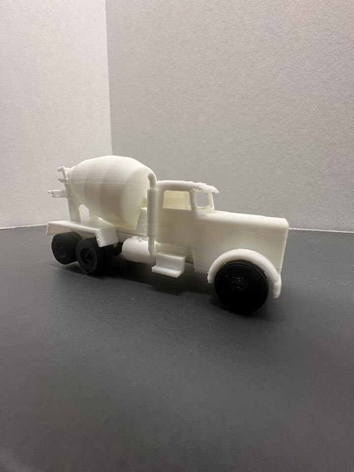 HO - Scale Cement Truck / Concrete Mixer 1:87 Construction Vehicle Semi White