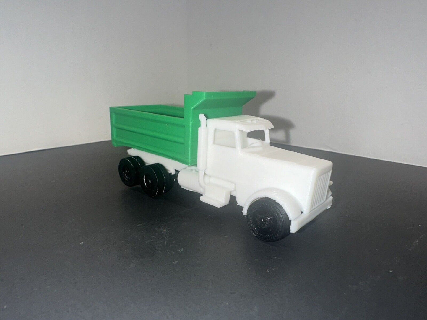 HO Scale Dump Truck Tandem Axle Construction Vehicle White 1:87 Semi Truck High Detail