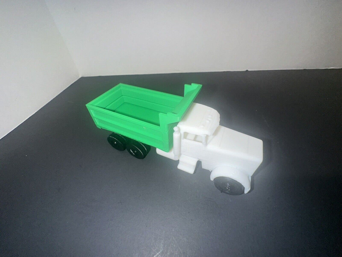 HO Scale Dump Truck Tandem Axle Construction Vehicle White 1:87 Semi Truck High Detail